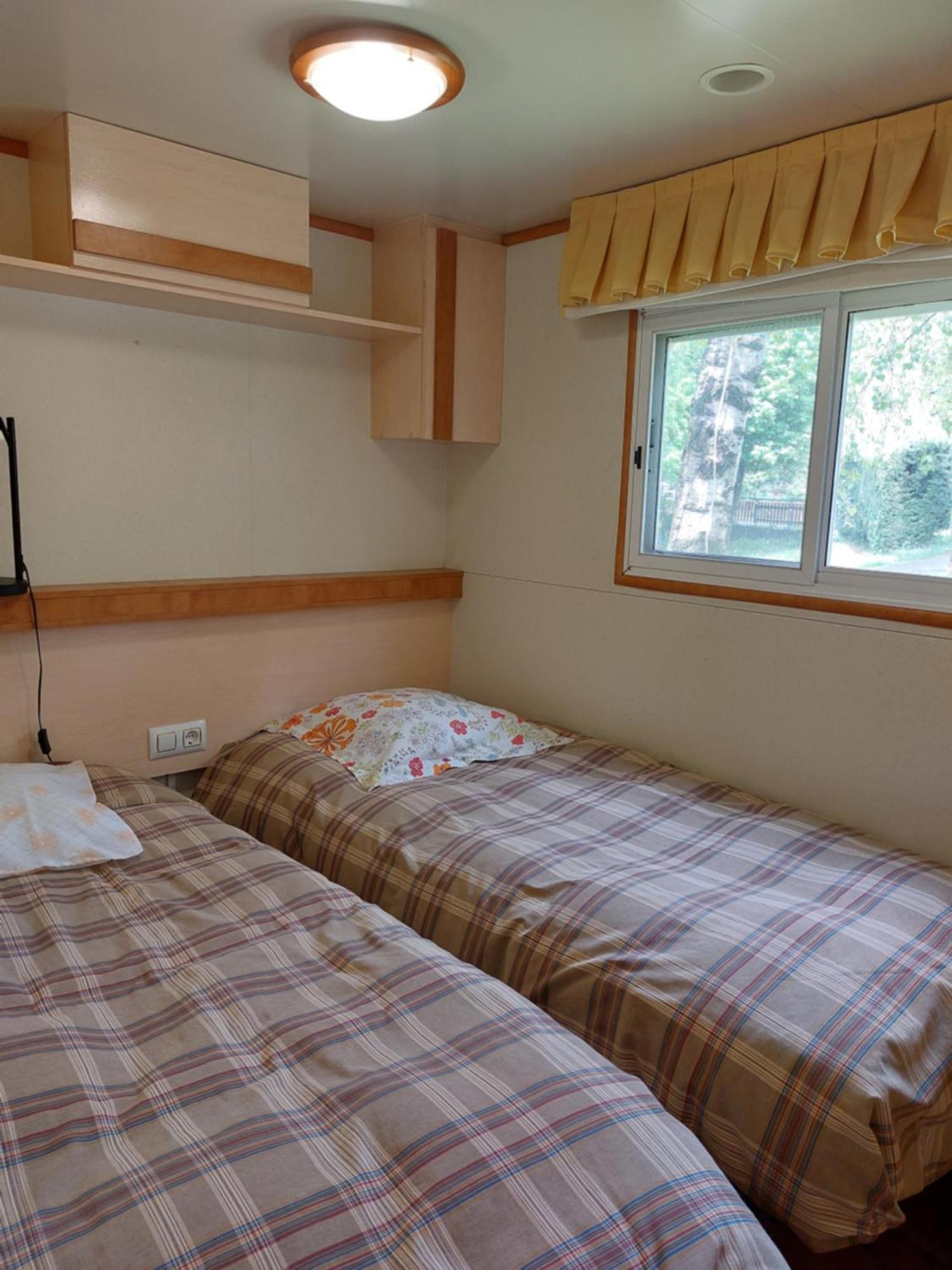 Camping L'Enclave Mobil-Home Estavar Esterno foto