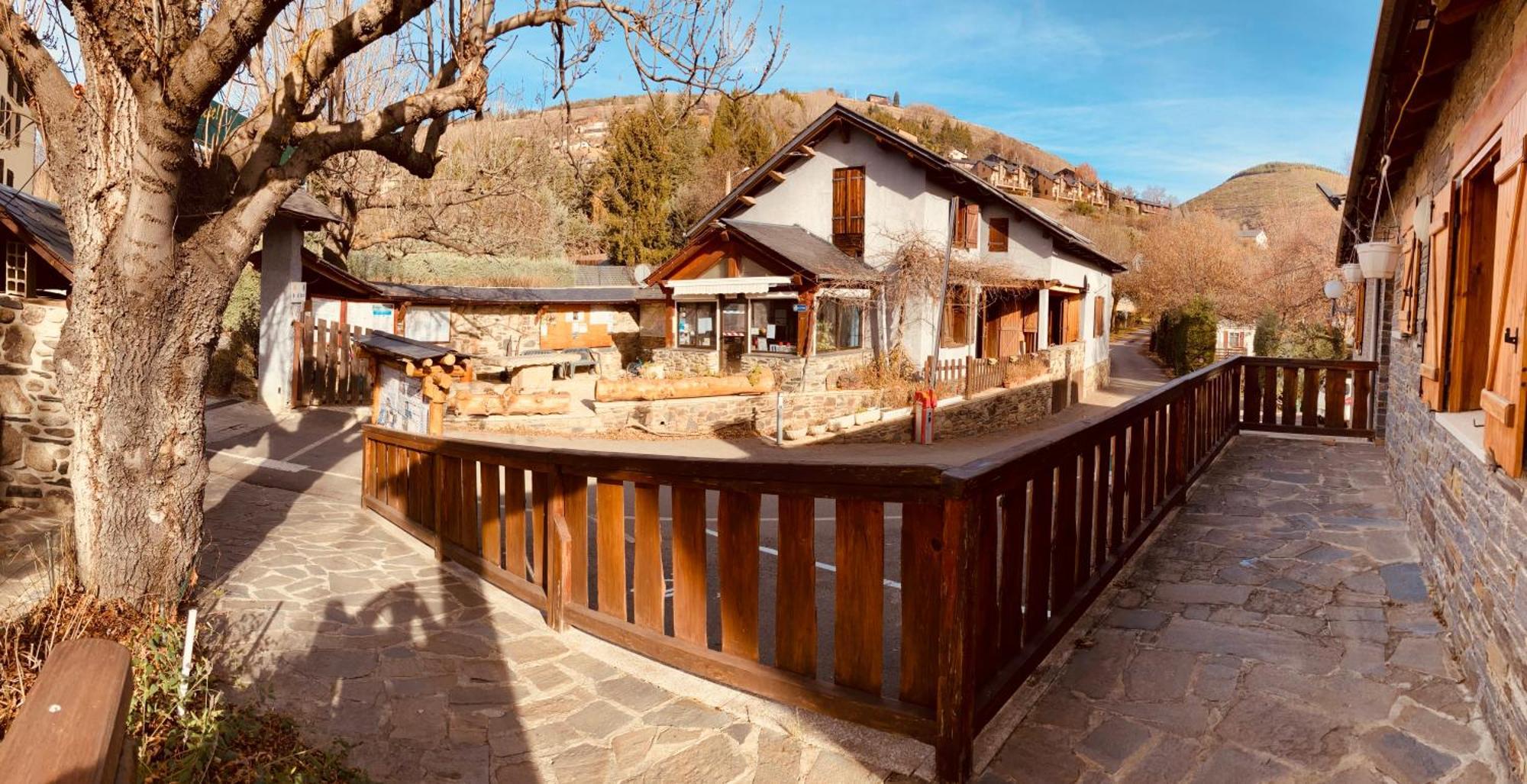 Camping L'Enclave Mobil-Home Estavar Esterno foto