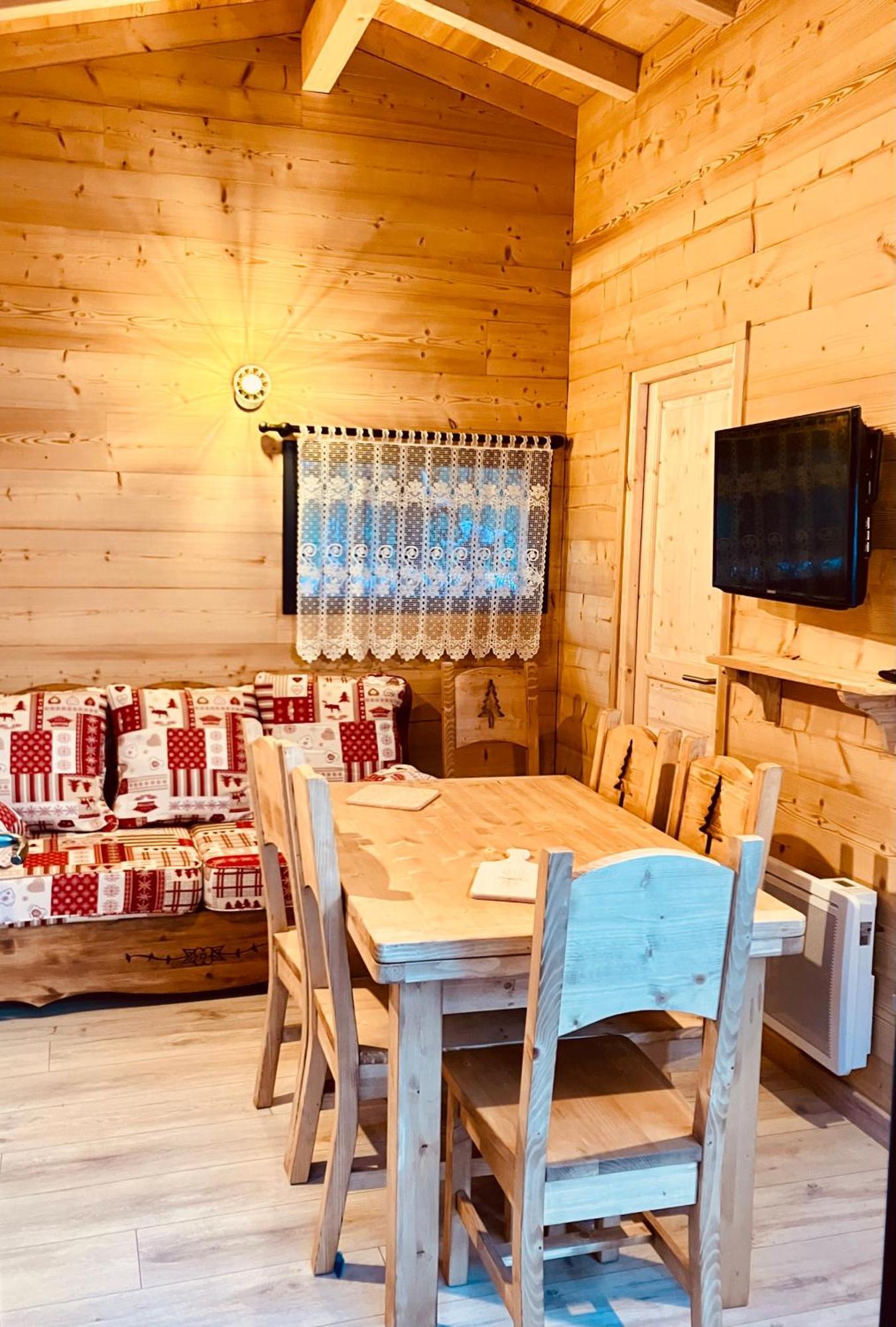 Camping L'Enclave Mobil-Home Estavar Esterno foto